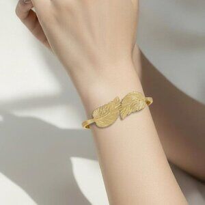 18K Gold Plated Cross-Leaf Stainless Steel Bracelet Sweatproof Rustproof